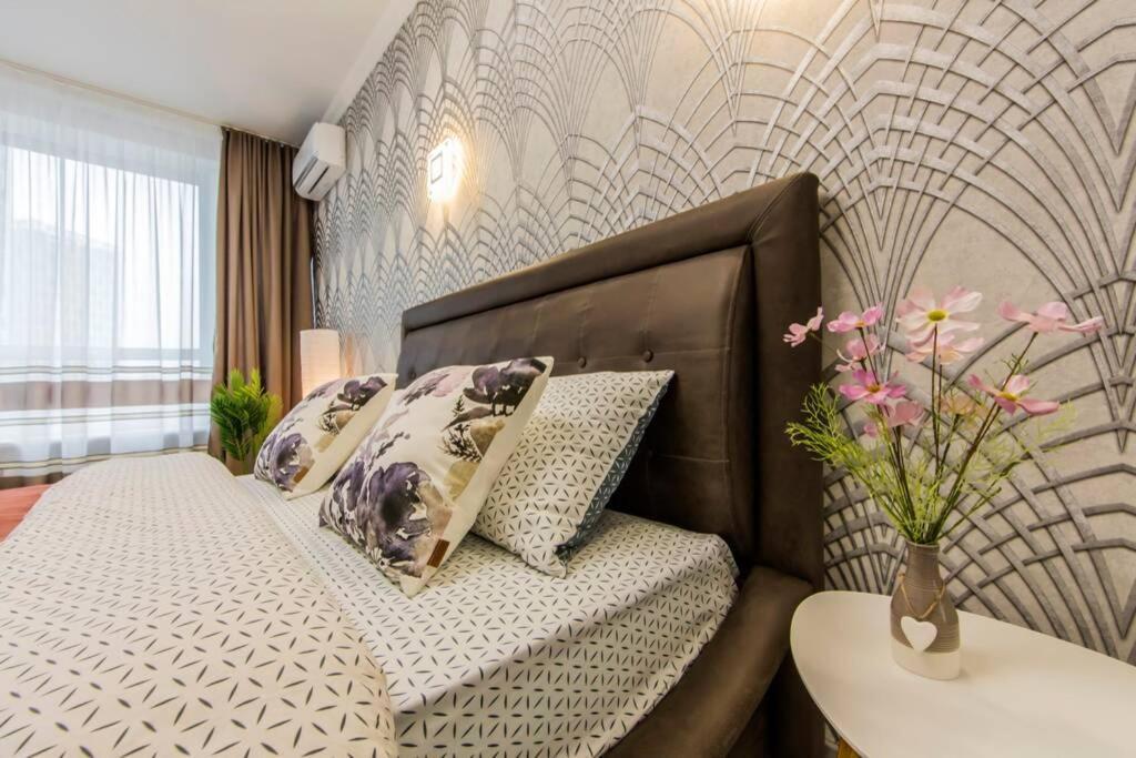 Новые Светлые Апартаменты Метро Славутич Kiev Exteriör bild