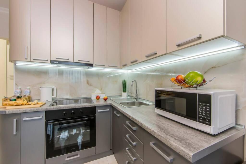 Новые Светлые Апартаменты Метро Славутич Kiev Exteriör bild