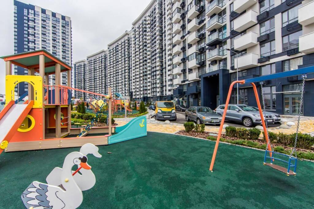 Новые Светлые Апартаменты Метро Славутич Kiev Exteriör bild